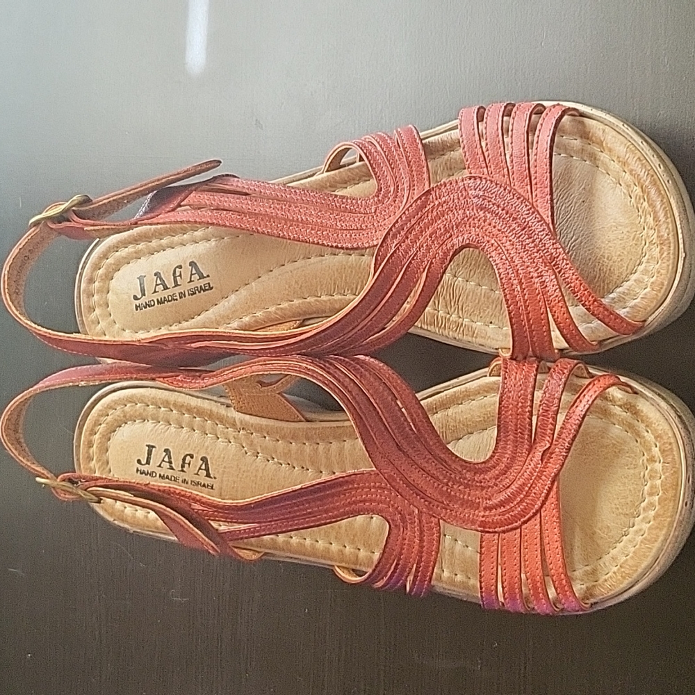 JAFA Red sandal size 39 or size 8 in woman's.